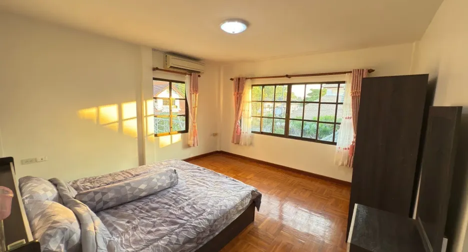 For sale and for rent 5 bedrooms house in East Pattaya, Pattaya