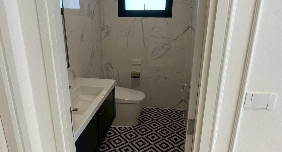 For rent 4 bedrooms house in Sai Mai, Bangkok