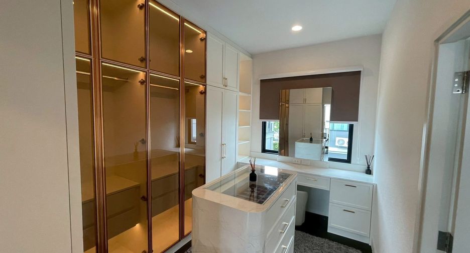 For rent 4 bedrooms house in Sai Mai, Bangkok