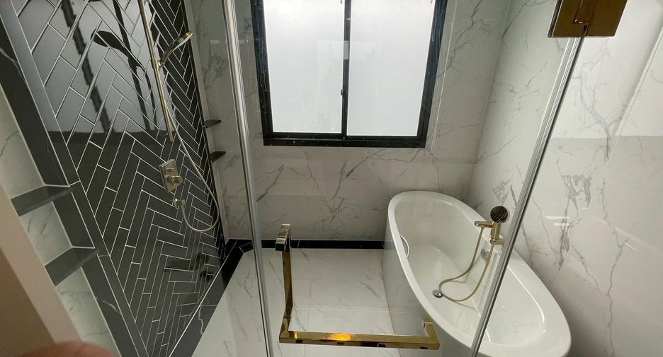 For rent 4 bedrooms house in Sai Mai, Bangkok