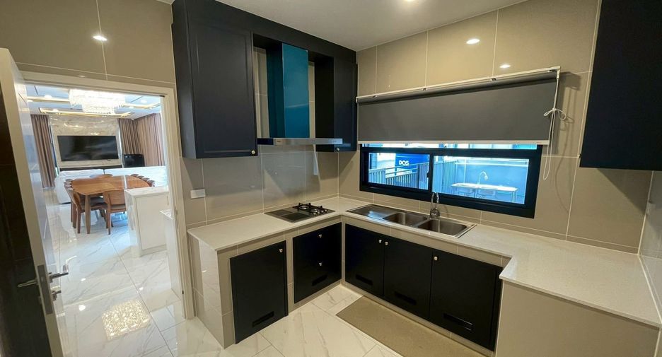 For rent 4 bedrooms house in Sai Mai, Bangkok
