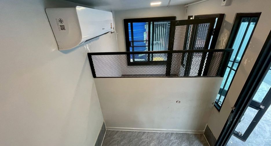 For rent 4 bedrooms house in Sai Mai, Bangkok