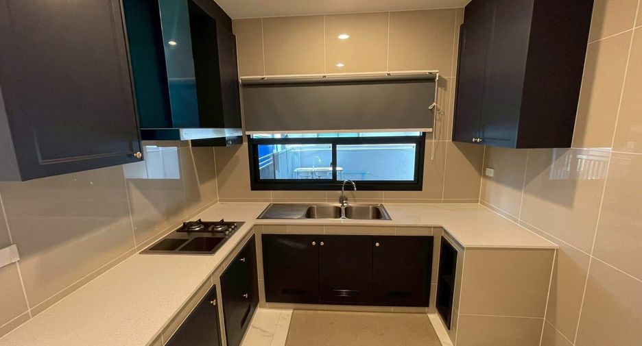 For rent 4 bedrooms house in Sai Mai, Bangkok