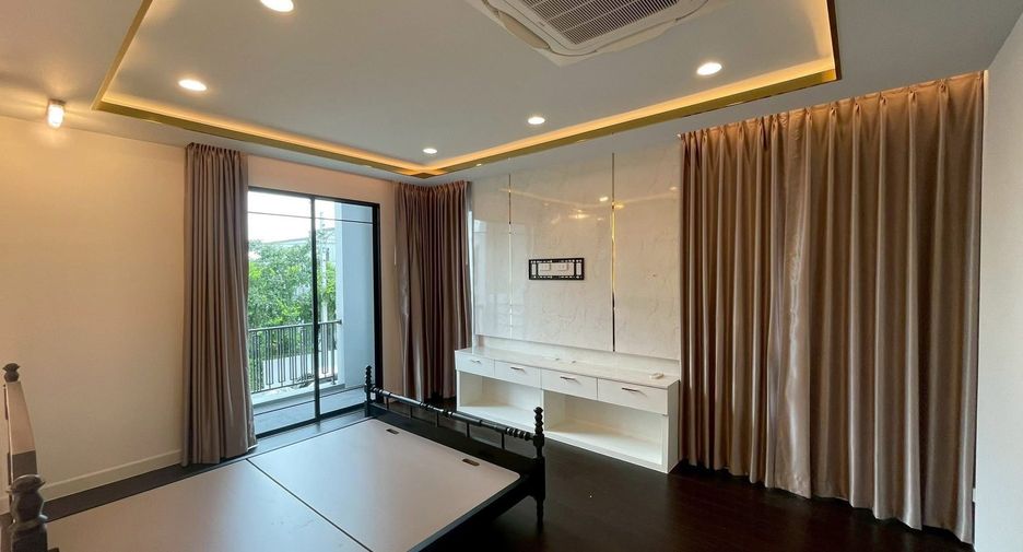 For rent 4 bedrooms house in Sai Mai, Bangkok