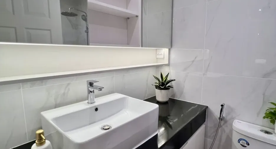 For sale 3 bedrooms condo in Yan Nawa, Bangkok