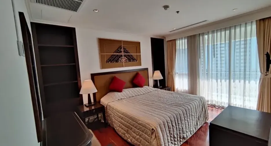 For rent 2 bedrooms condo in Watthana, Bangkok