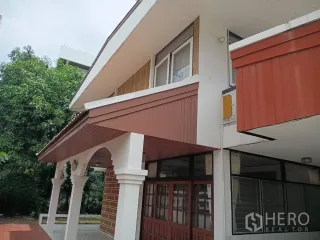 For sale 3 bedrooms house in Watthana, Bangkok