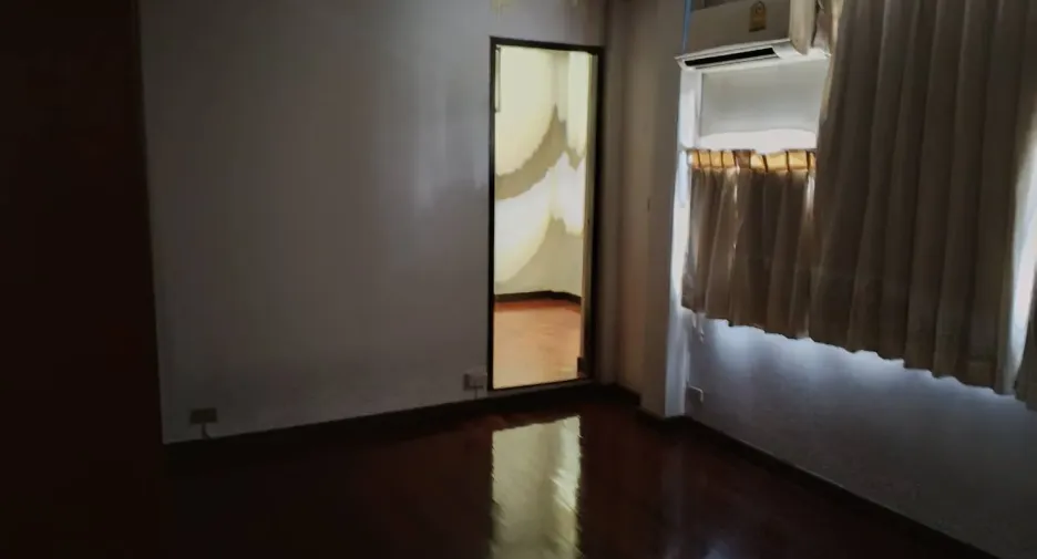 For sale 3 bedrooms house in Watthana, Bangkok
