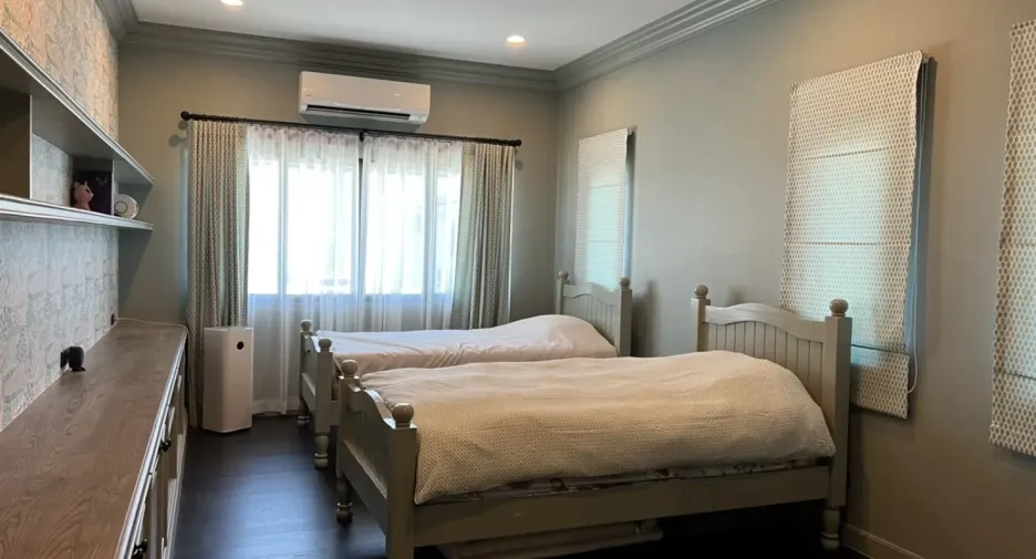 À louer et à vendre 5 chambres maison à Bang Kapi, Bangkok