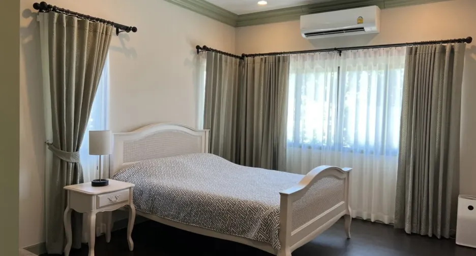 À louer et à vendre 5 chambres maison à Bang Kapi, Bangkok