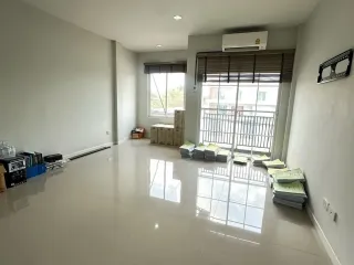 Büro zur Miete mit 6 Zimmer in Khlong Luang, Pathum Thani