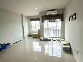 Büro zur Miete mit 6 Zimmer in Khlong Luang, Pathum Thani