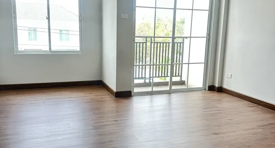 Büro zur Miete mit 6 Zimmer in Khlong Luang, Pathum Thani