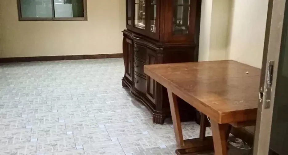 For rent 4 bedrooms office in Lat Phrao, Bangkok