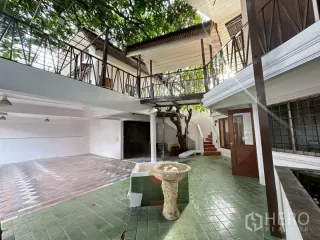 For rent 4 bedrooms office in Lat Phrao, Bangkok