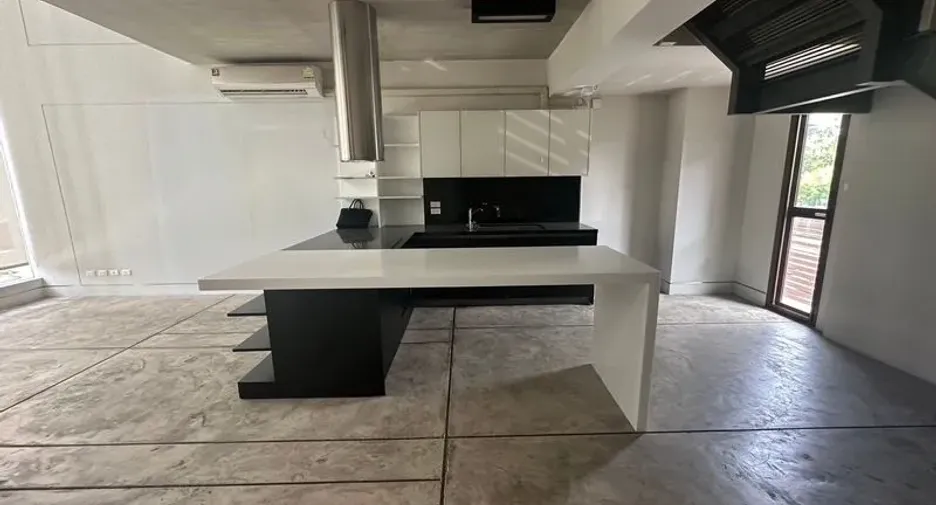 For rent 3 bedrooms office in Phra Khanong, Bangkok