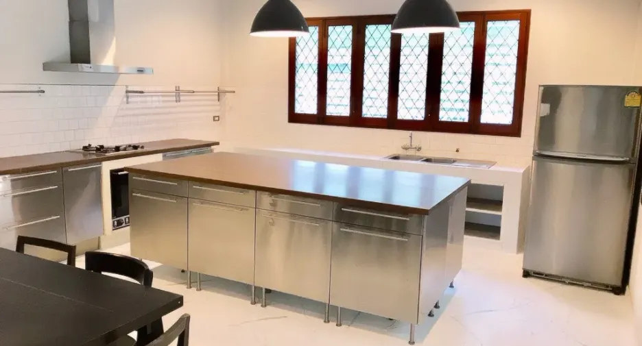 For rent 3 bedrooms house in Watthana, Bangkok