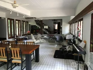 For rent 3 bedrooms house in Watthana, Bangkok
