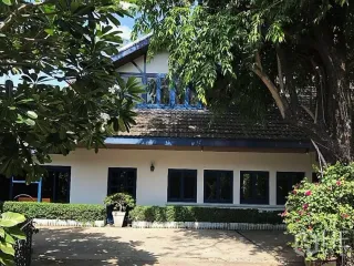 For rent 3 bedrooms house in Watthana, Bangkok