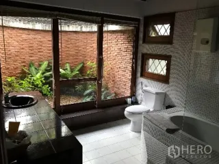 For rent 3 bedrooms house in Watthana, Bangkok