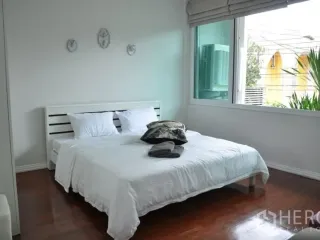 For rent and for sale 3 bedrooms townhouse in Watthana, Bangkok