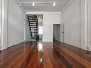 Gewerbefläche zum Kauf mit 3 Zimmer in Phra Khanong, Bangkok