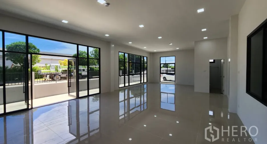 À louer et à vendre entrepôt à Bang Bo, Samut Prakan