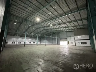 À louer entrepôt à Mueang Samut Prakan, Samut Prakan