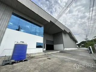 À louer entrepôt à Mueang Samut Prakan, Samut Prakan