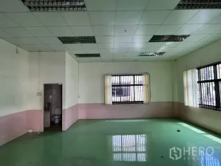 À louer entrepôt à Bang Sao Thong, Samut Prakan
