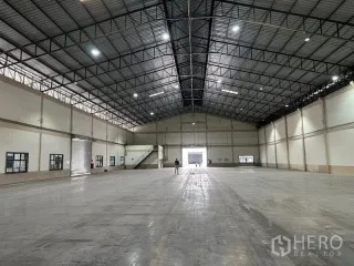 À louer entrepôt à Bang Sao Thong, Samut Prakan