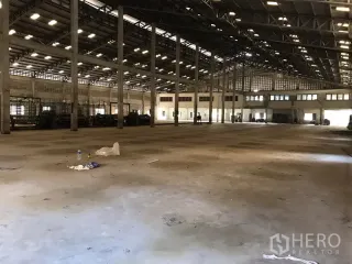 À louer entrepôt à Phra Pradaeng, Samut Prakan