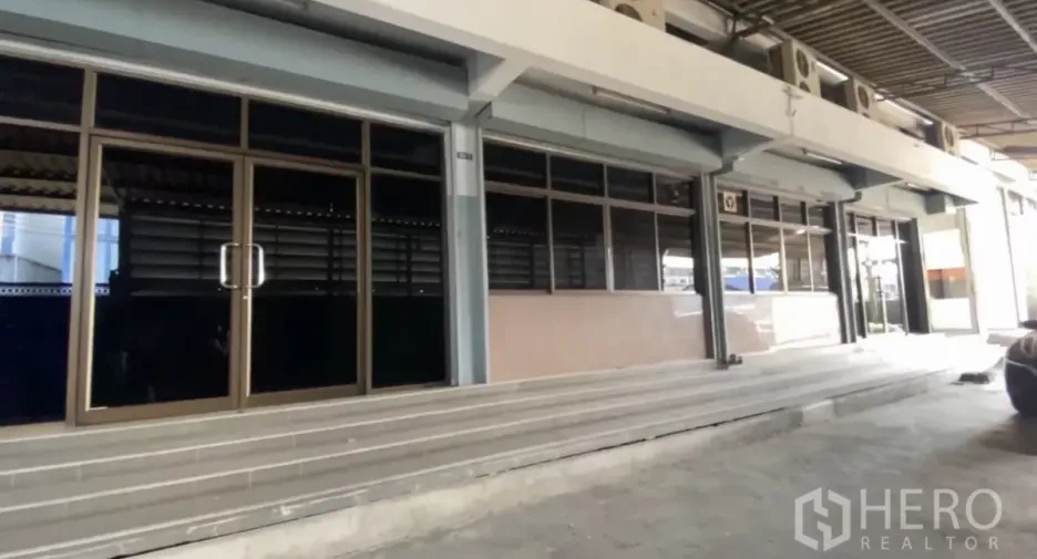 À louer entrepôt à Bang Phli, Samut Prakan