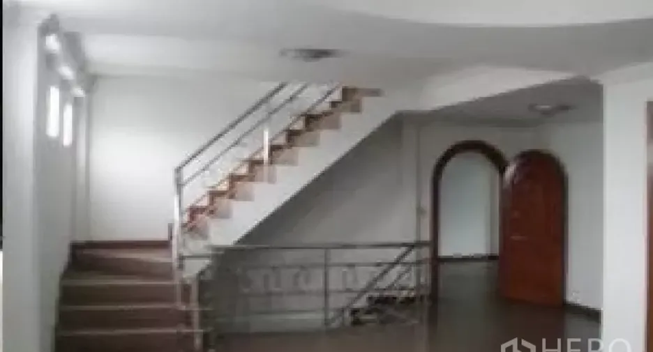 À louer entrepôt à Bang Phli, Samut Prakan
