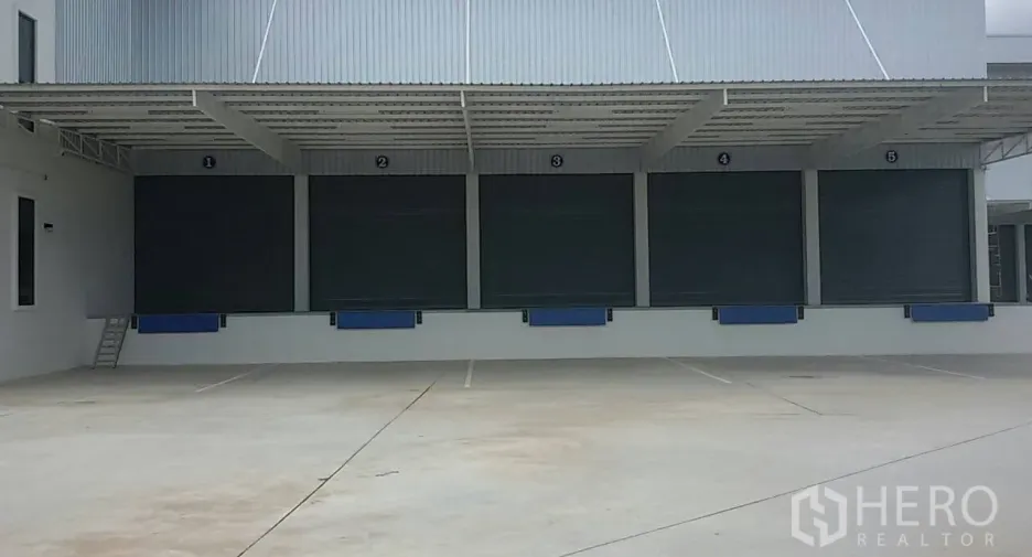 For rent warehouse in Ban Bueng, Chonburi