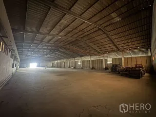 À louer entrepôt à Phra Pradaeng, Samut Prakan