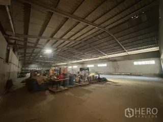 À louer entrepôt à Phra Pradaeng, Samut Prakan