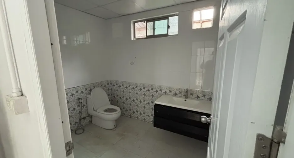 For rent and for sale 3 bedrooms warehouse in Bueng Kum, Bangkok
