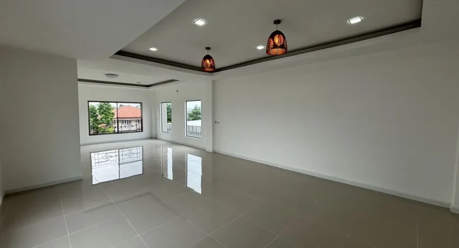 For rent and for sale 3 bedrooms warehouse in Bueng Kum, Bangkok