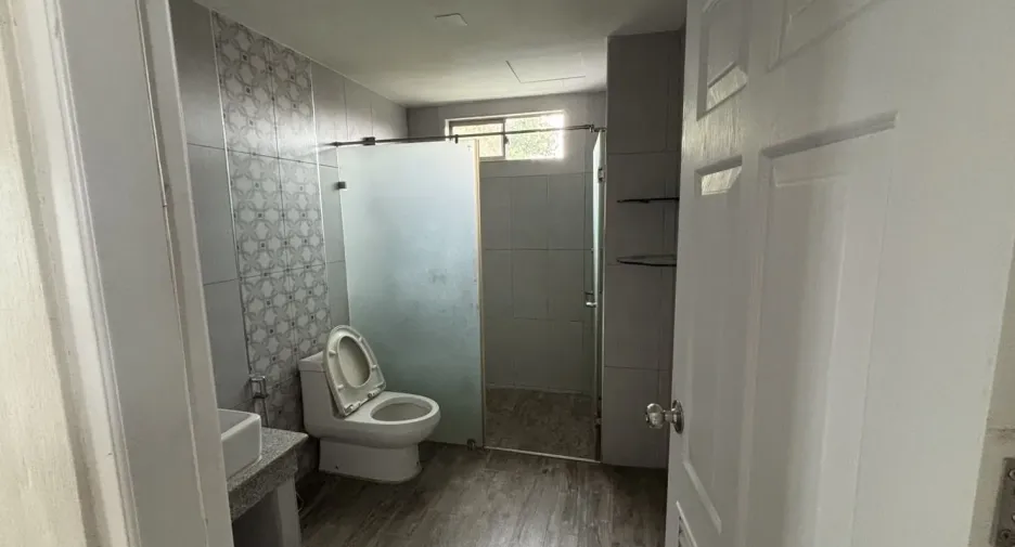 For rent and for sale 3 bedrooms warehouse in Bueng Kum, Bangkok