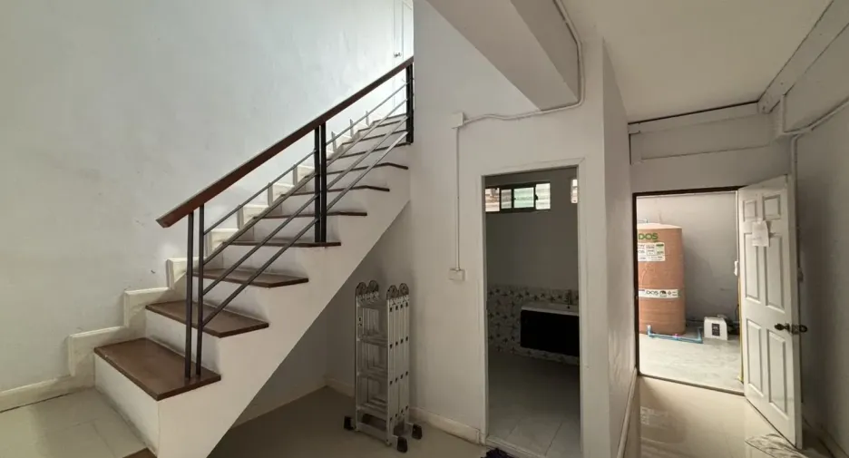 For rent and for sale 3 bedrooms warehouse in Bueng Kum, Bangkok