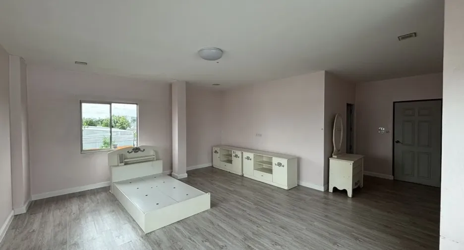 For rent and for sale 3 bedrooms warehouse in Bueng Kum, Bangkok