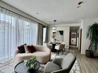For rent 3 bedrooms condo in Huai Khwang, Bangkok