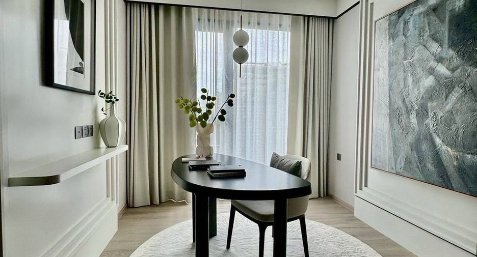 For rent 3 bedrooms condo in Huai Khwang, Bangkok