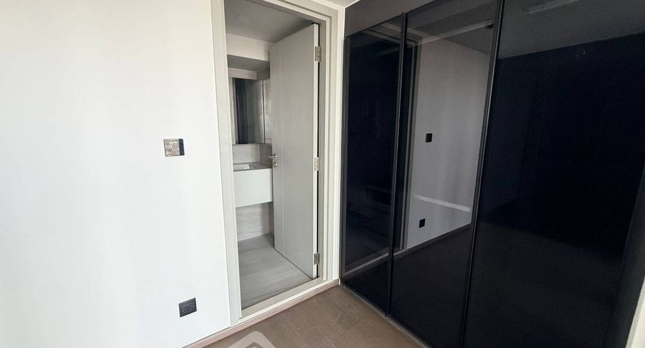 For rent 2 bedrooms condo in Bang Rak, Bangkok