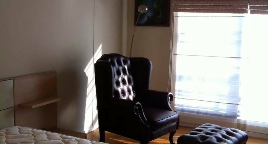 For rent 2 bedrooms condo in Huai Khwang, Bangkok