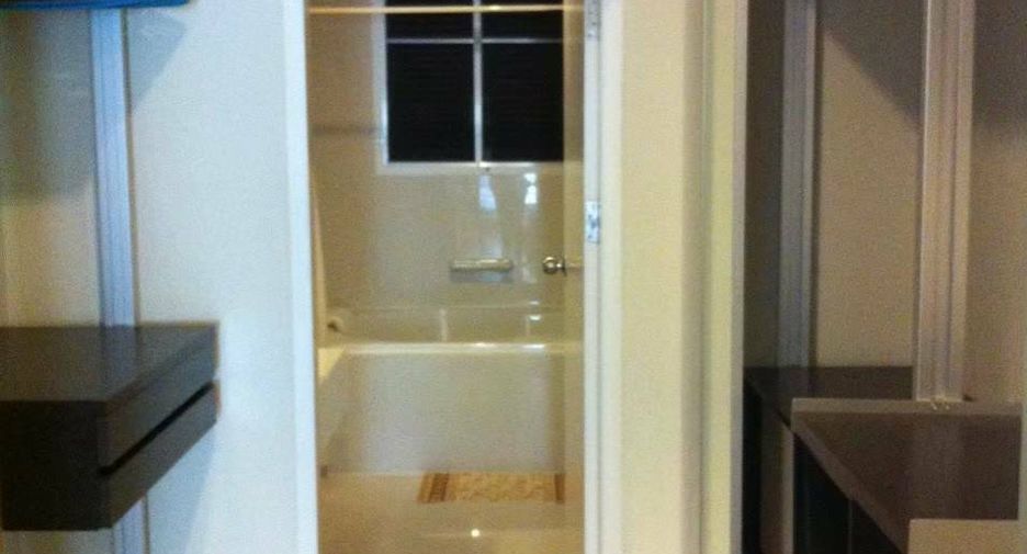 For rent 2 bedrooms condo in Huai Khwang, Bangkok