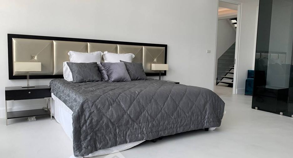 For sale 3 bedrooms condo in Sathon, Bangkok