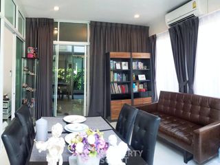 For sale 4 bedrooms house in Taling Chan, Bangkok