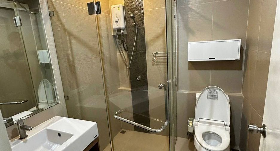 For sale 2 bedrooms condo in Wang Thonglang, Bangkok